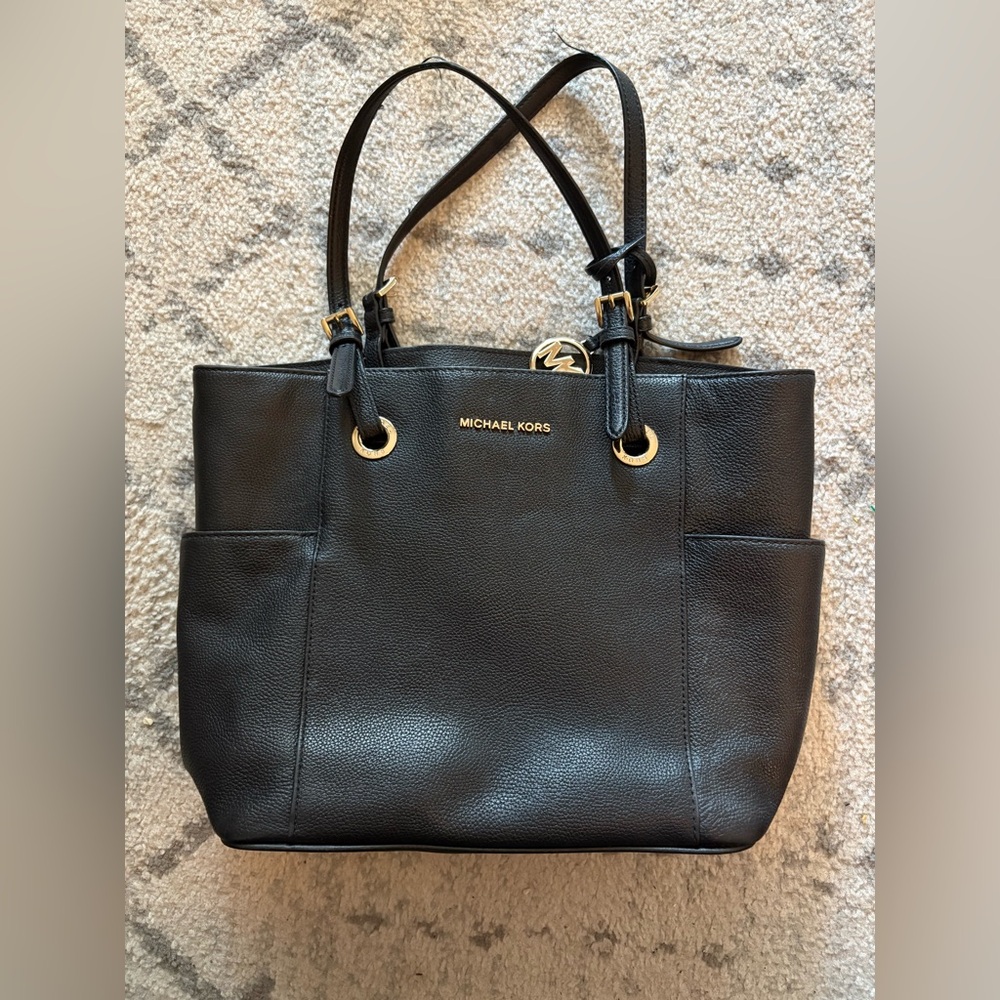 Michael Kors Jet Set Medium Pebbled Leather Tote – Black